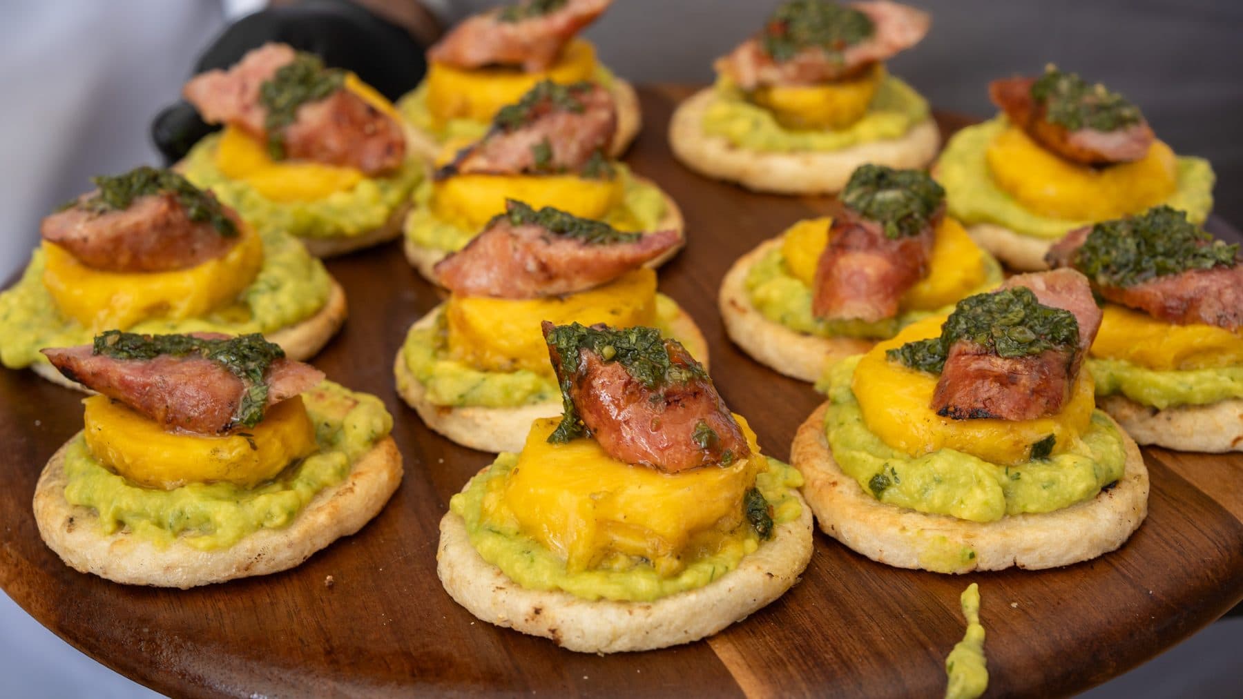 Bocados de bienvenida con chimichurri